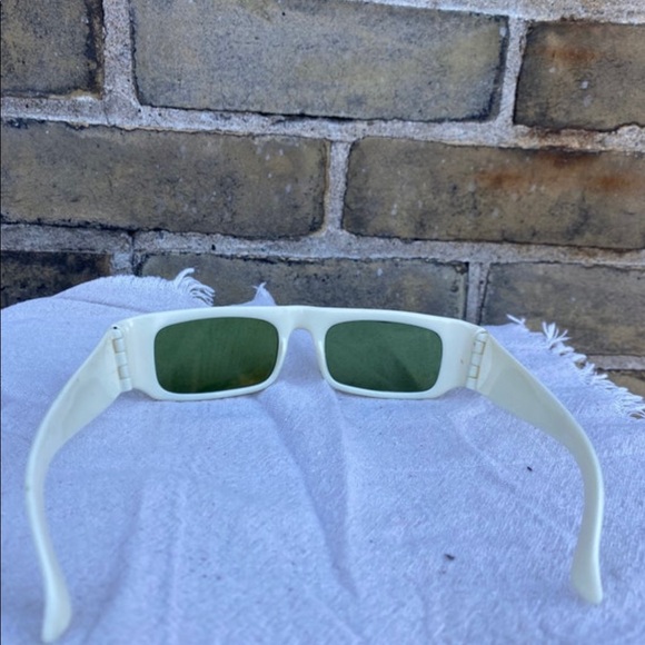 Vintage Space Age Atomic Style Ivory White Tiny Sunglasses // Avant Garde - Picture 4 of 4